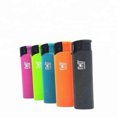 五色 プラスチックの再充電可能なガス点灯器 8.2*2.42*1.23cm 中国からの材料