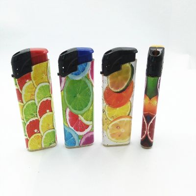 カスタマイズされた要求 色のついた使い捨てガスのプラスチックライター 8.2*2.6*1.14cm